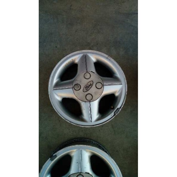 ford fiesta berlina del año 1998