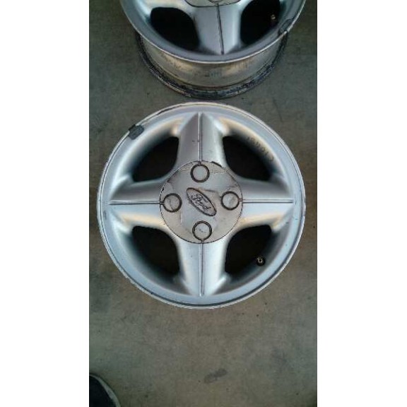 ford fiesta berlina del año 1998