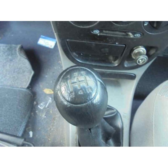 kia rio del año 2001