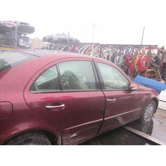 mercedes-benz clase e (w211) berlina del año 2004