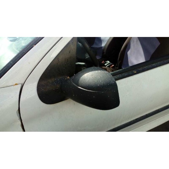 peugeot 206 berlina del año 2000