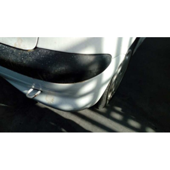 peugeot 206 berlina del año 2000