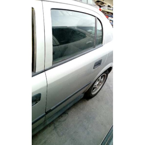 opel astra g berlina del año 2001