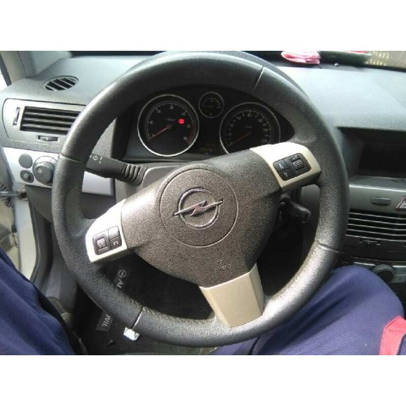 opel astra h berlina del año 2005