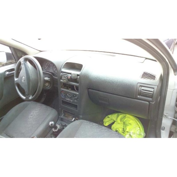 opel astra g berlina del año 2001