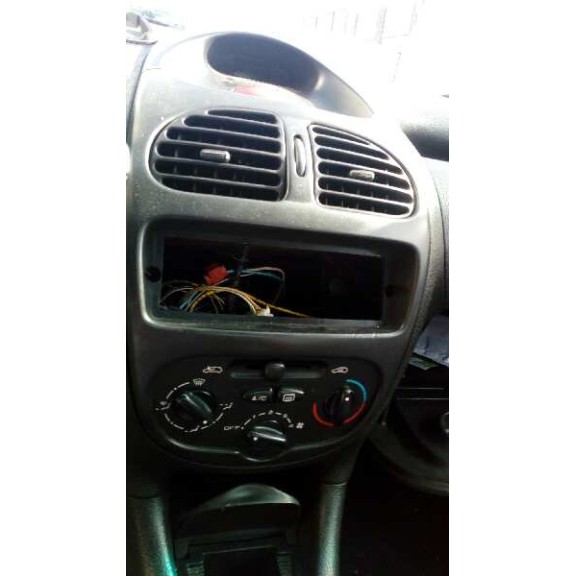 peugeot 206 berlina del año 2000