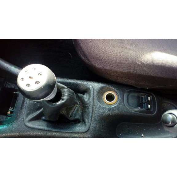 peugeot 206 berlina del año 2000