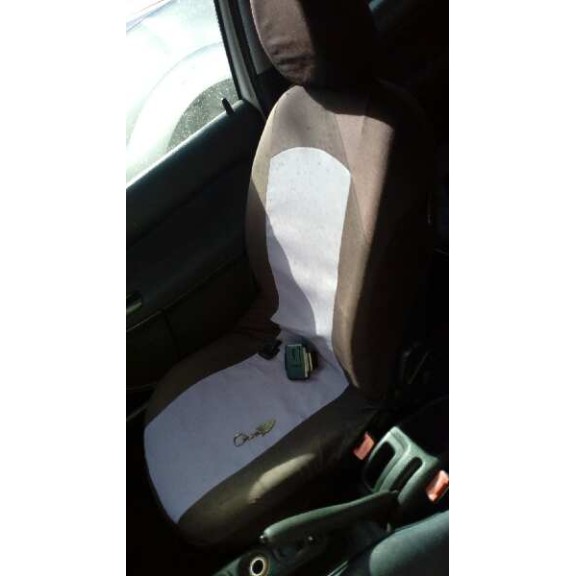 peugeot 206 berlina del año 2000