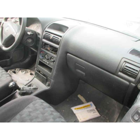 opel astra g berlina del año 2000