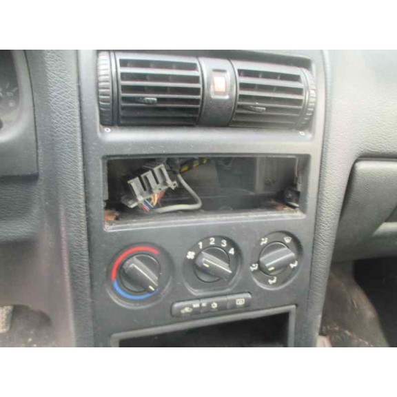 opel astra g berlina del año 2000