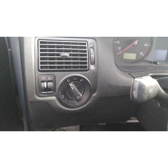 volkswagen golf iv berlina (1j1) del año 2003