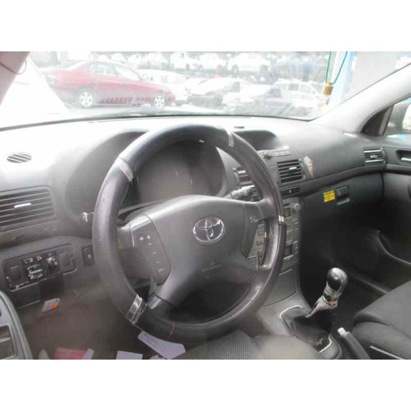 toyota avensis berlina (t25) del año 2004