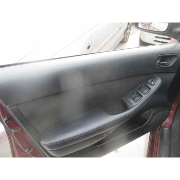 toyota avensis berlina (t25) del año 2004