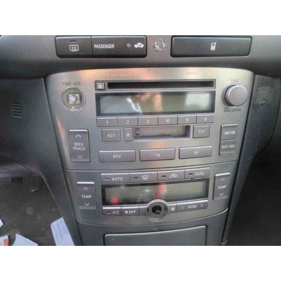 toyota avensis berlina (t25) del año 2004