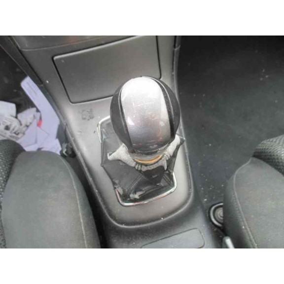 toyota avensis berlina (t25) del año 2004