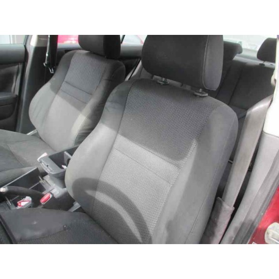 toyota avensis berlina (t25) del año 2004