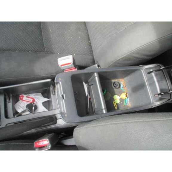 toyota avensis berlina (t25) del año 2004