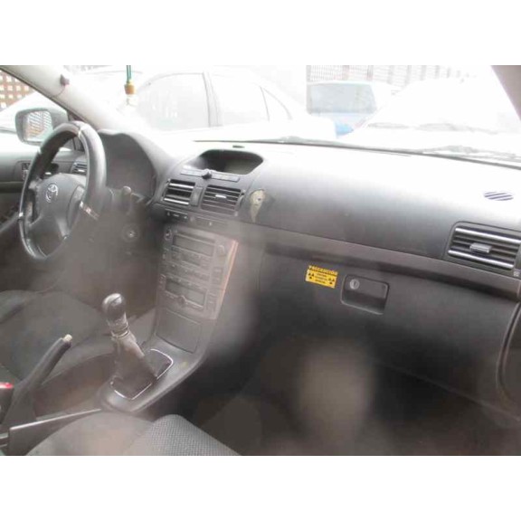 toyota avensis berlina (t25) del año 2004