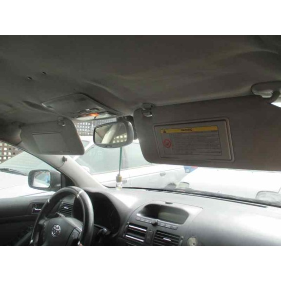 toyota avensis berlina (t25) del año 2004