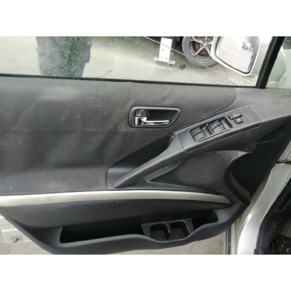 toyota corolla verso (r1) del año 2004