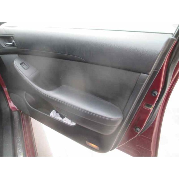 toyota avensis berlina (t25) del año 2004