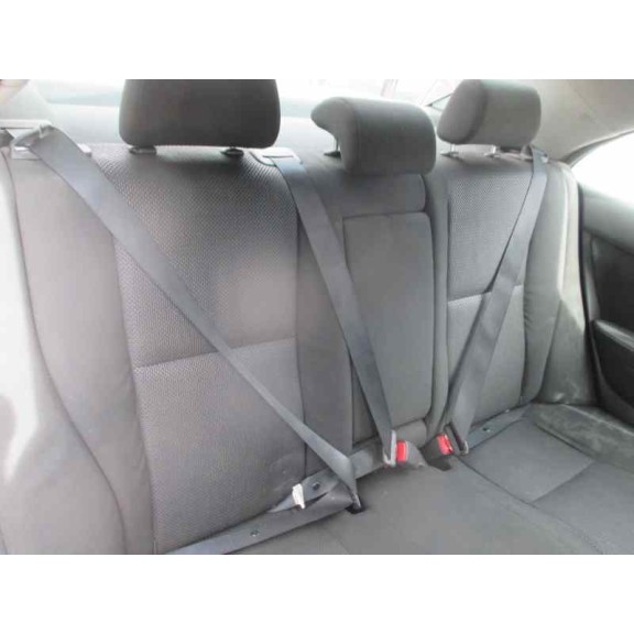 toyota avensis berlina (t25) del año 2004