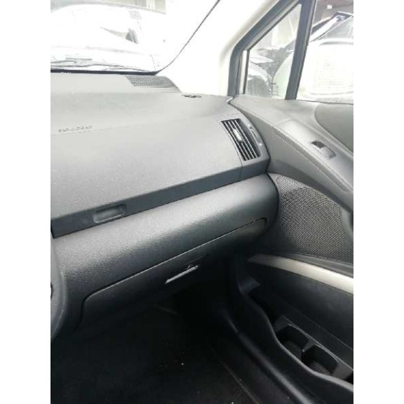 toyota corolla verso (r1) del año 2004