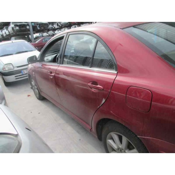 toyota avensis berlina (t25) del año 2004