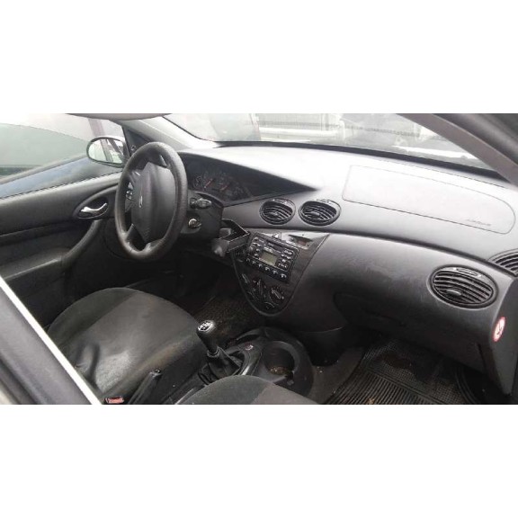 ford focus berlina (cak) del año 2000