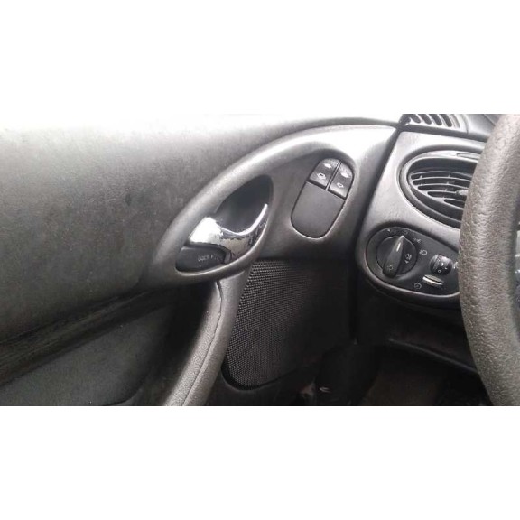 ford focus berlina (cak) del año 2000