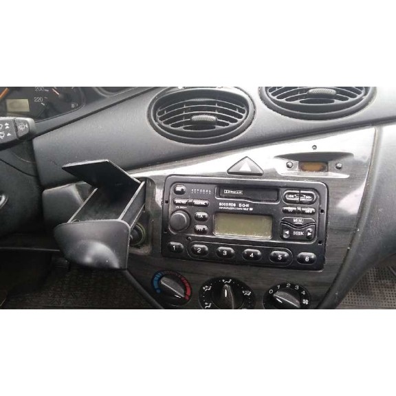 ford focus berlina (cak) del año 2000