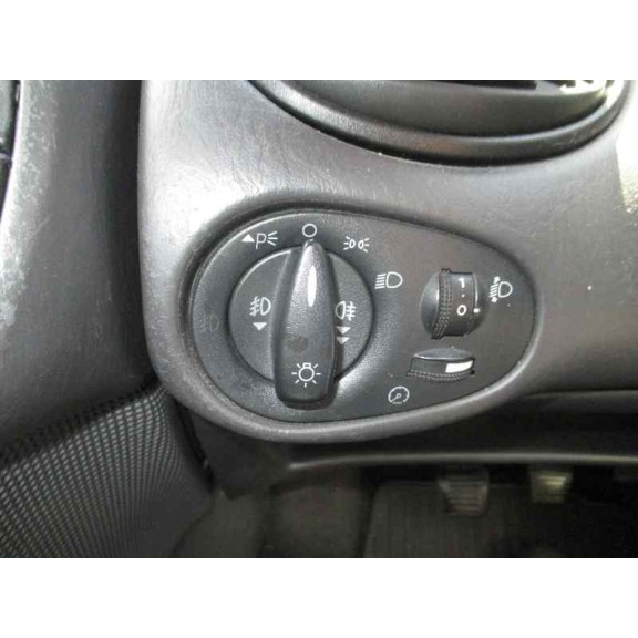 ford focus berlina (cak) del año 2003