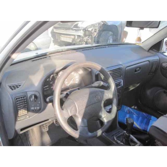 volkswagen polo berlina (6n1) del año 1999