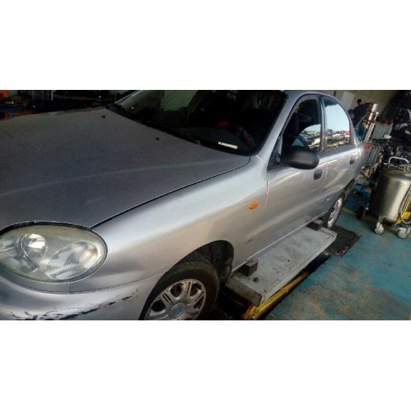 daewoo lanos del año 2000