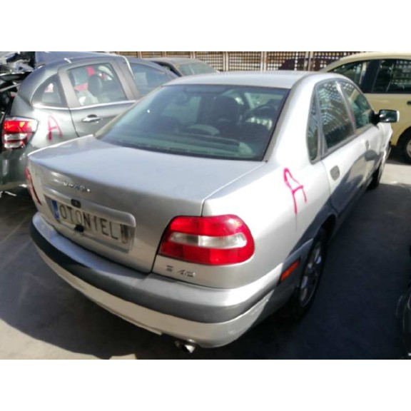 volvo s40 berlina del año 2000