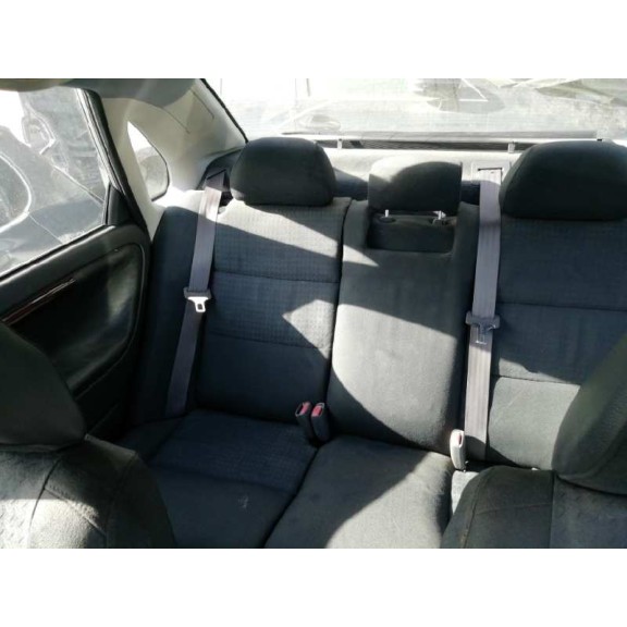 volvo s40 berlina del año 2000