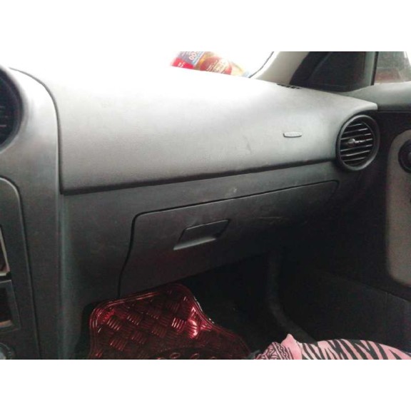 seat ibiza (6l1) del año 2004