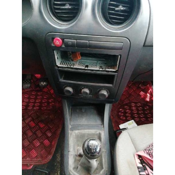seat ibiza (6l1) del año 2004