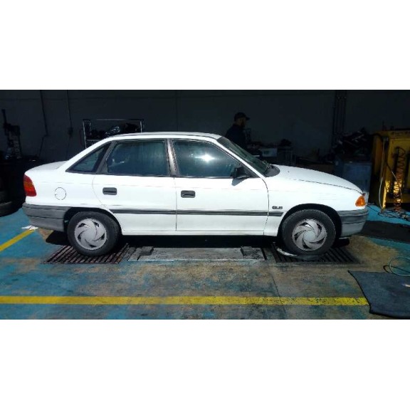 opel astra f berlina del año 1995