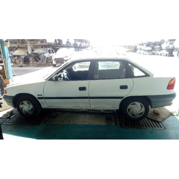 opel astra f berlina del año 1995