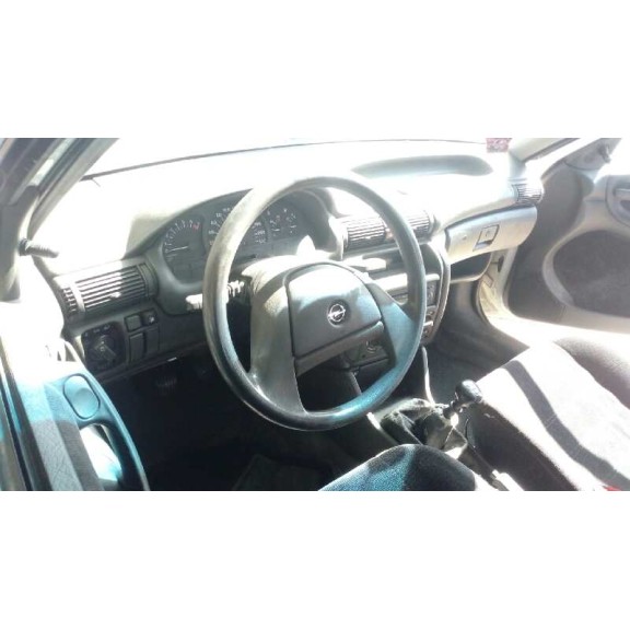 opel astra f berlina del año 1995