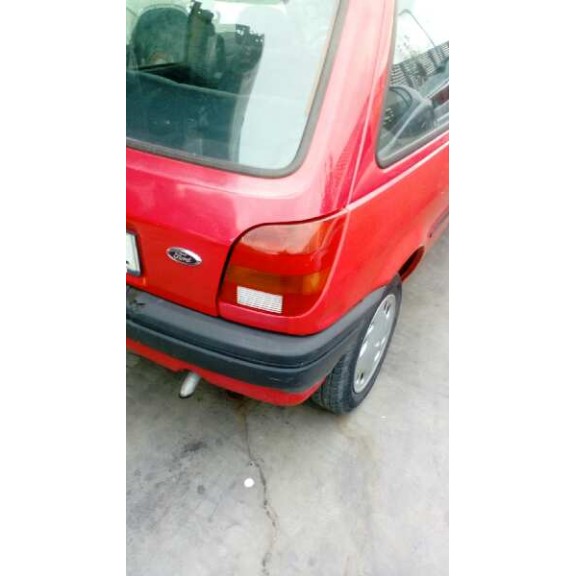 ford fiesta berlina del año 1996