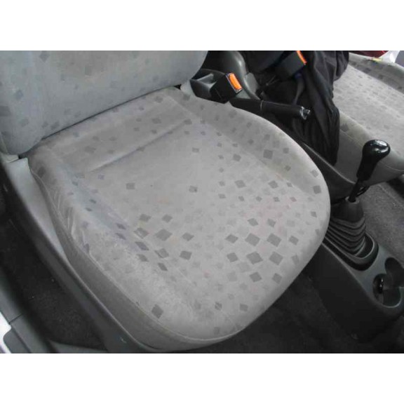 opel agila del año 2000