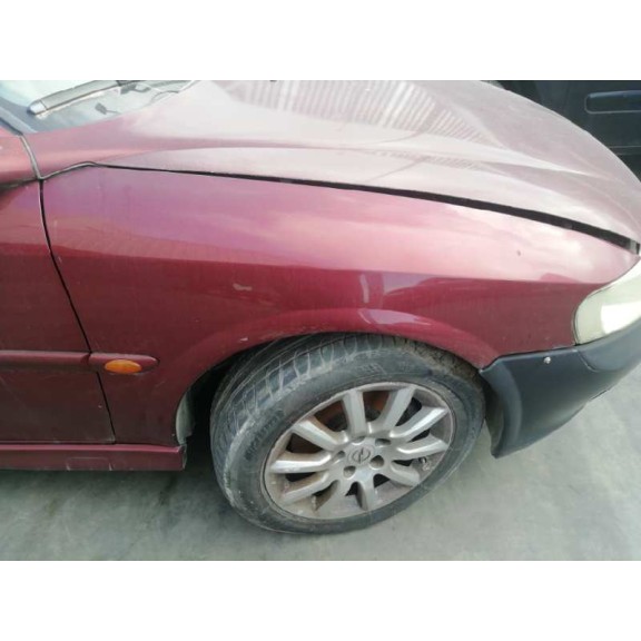 opel vectra b berlina del año 2000