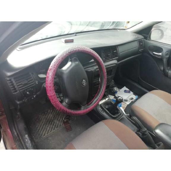 opel vectra b berlina del año 2000