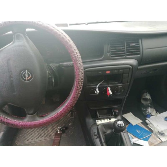 opel vectra b berlina del año 2000