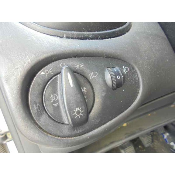 ford focus berlina (cak) del año 2004