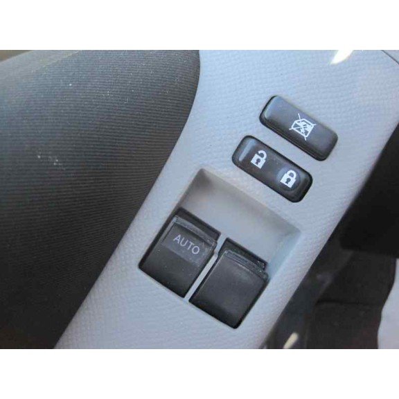 toyota yaris del año 2010