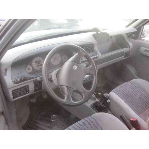 skoda felicia berlina ( 791) del año 1999