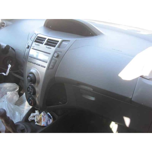 toyota yaris del año 2010